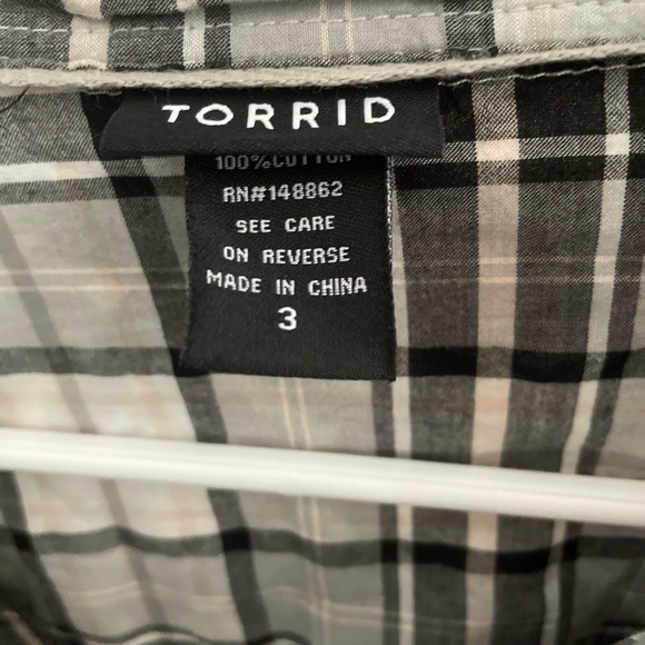 Torrid Lightweight Plaid Shirt - Picture 3 of 3